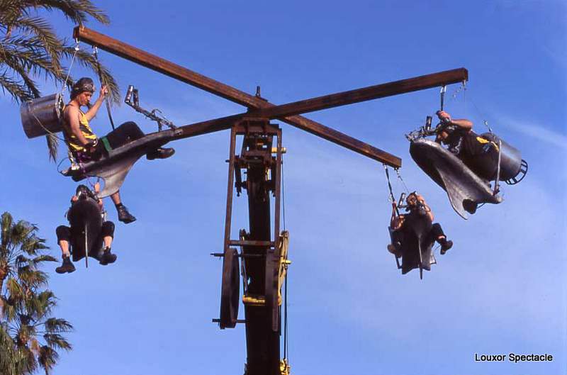 Structure aérienne portant plusieurs interprètes